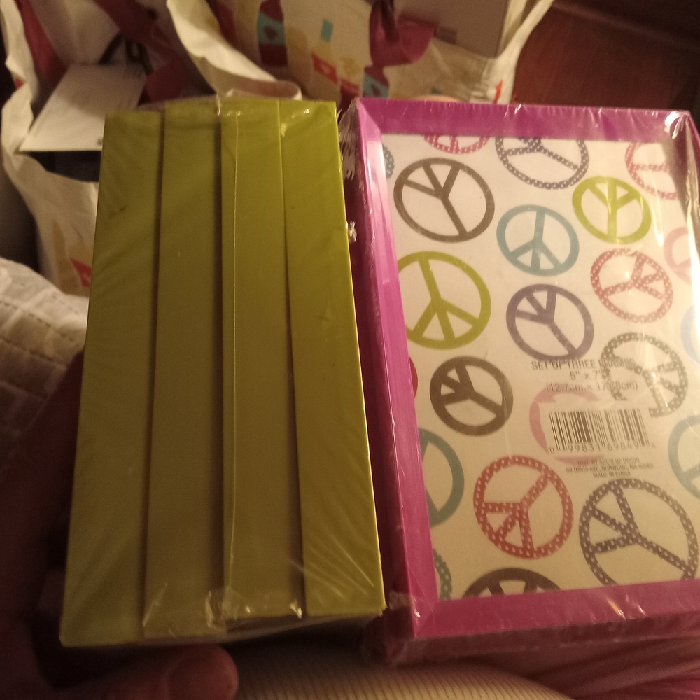 Colorful Peace Sign Wall Decor Set